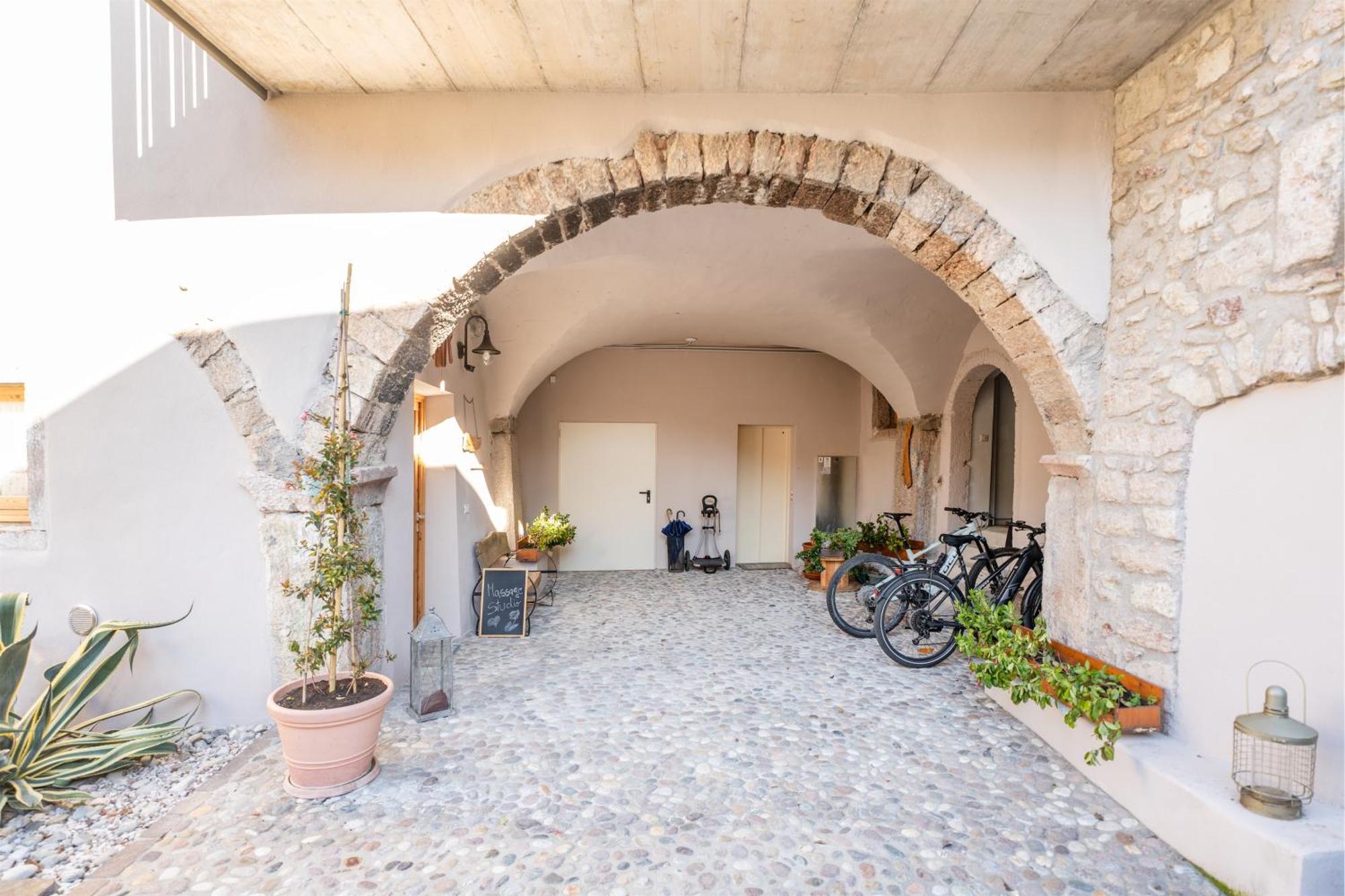 Appartamenti La Corte Arco Eksteriør billede